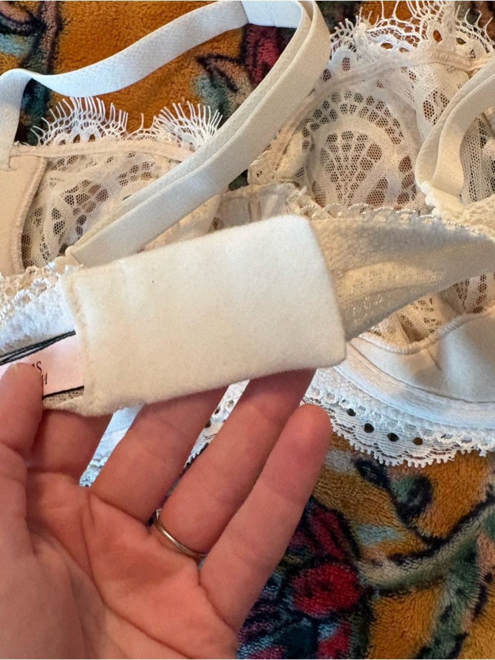 Victoria's Secret White Lace Bra - Picture 8 of 9